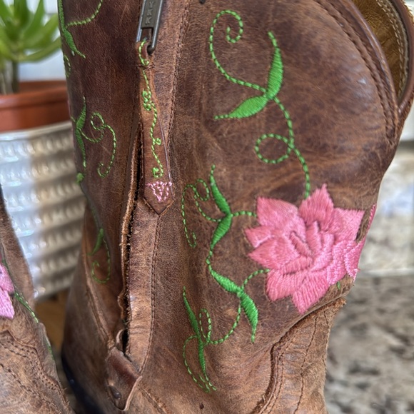 Tony Lama short cowboy leather boot pink embroidered floral accent - Picture 3 of 10